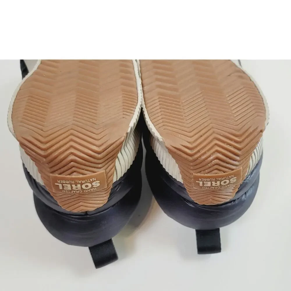 Sorel Out N About Puffy Lace Snow Boots in Navy Blue, sz 8.5